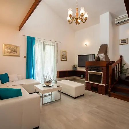 Picturesque In Okrug Gornji By The Holiday home *
