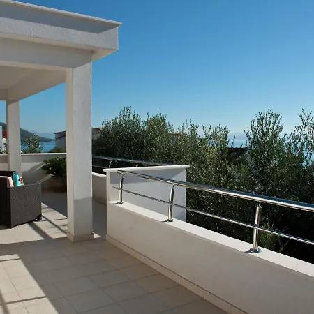 Picturesque In Okrug Gornji By The Holiday home Trogir