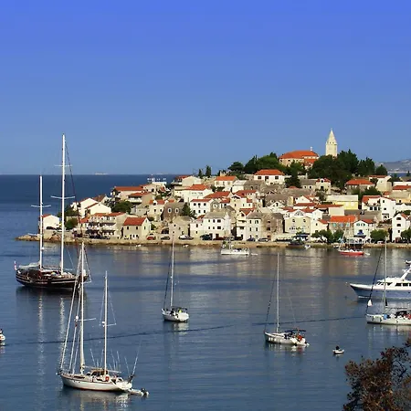 Picturesque In Okrug Gornji By The Holiday home *